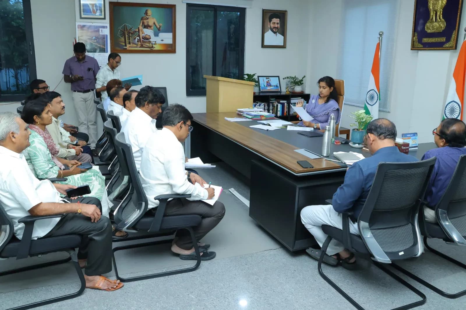 రెడ్ క్రాస్ ప్రతినిధులతో కలెక్టర్ సమావేశం